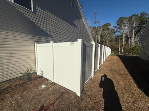 vinyl privacy fence installed by top rail fence