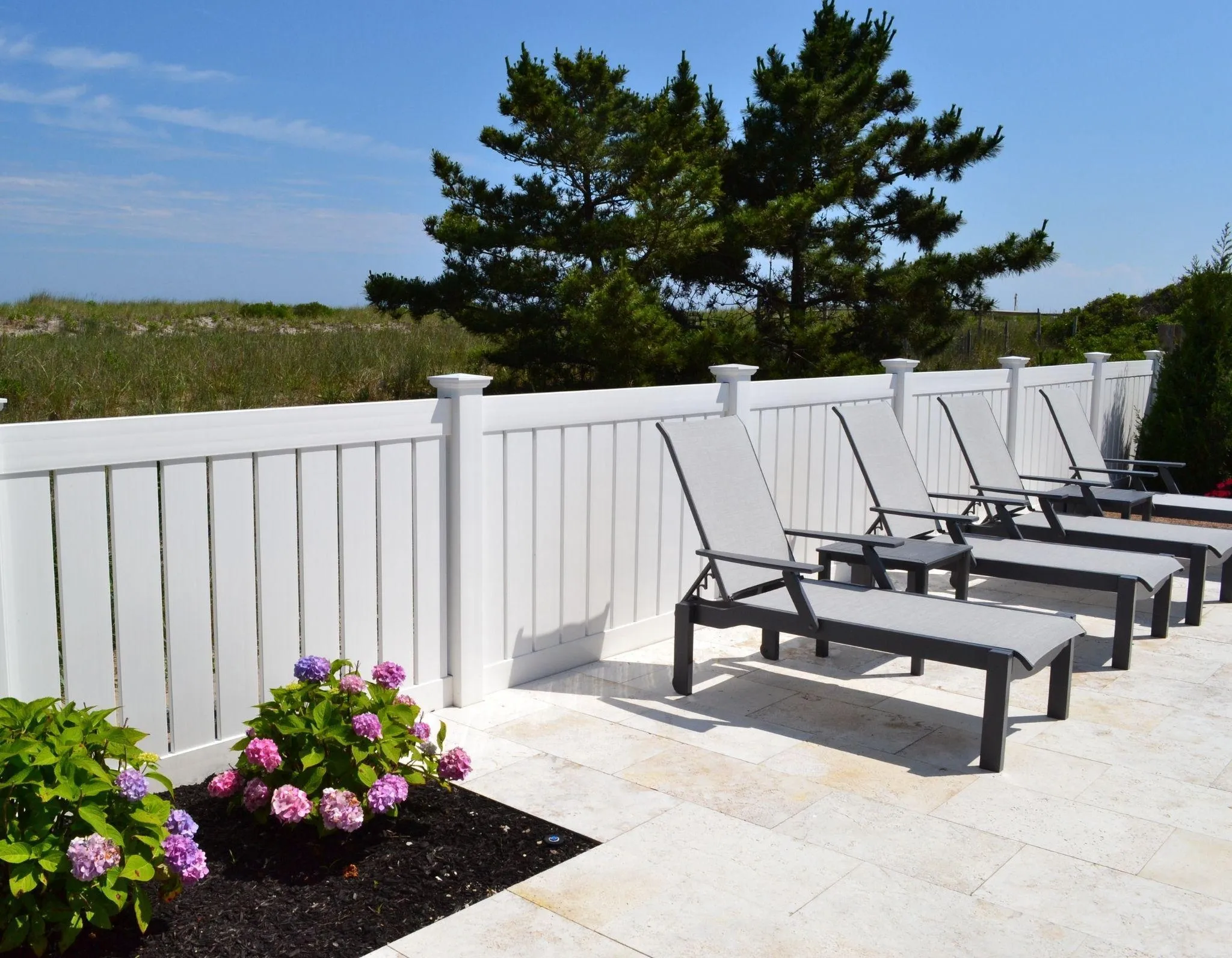 vinyl fencing around a community pool
