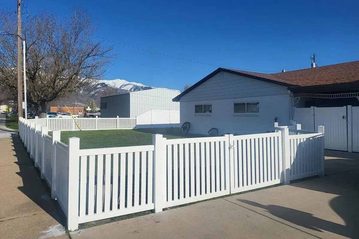 Vinyl Fencing vs. Wood Fencing: Which is the Better Choice for Your Home?