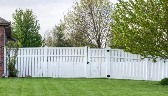 vinyl semi privacy fence