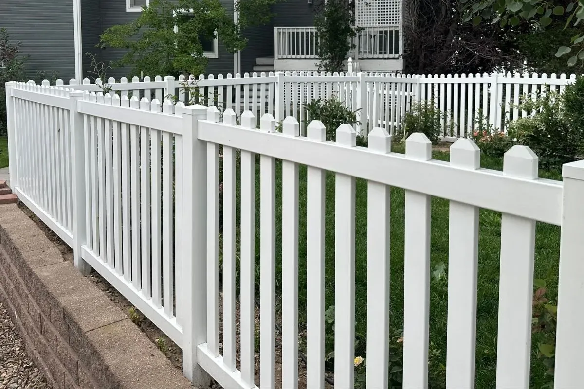 What is Vinyl Fencing? All You Need to Know