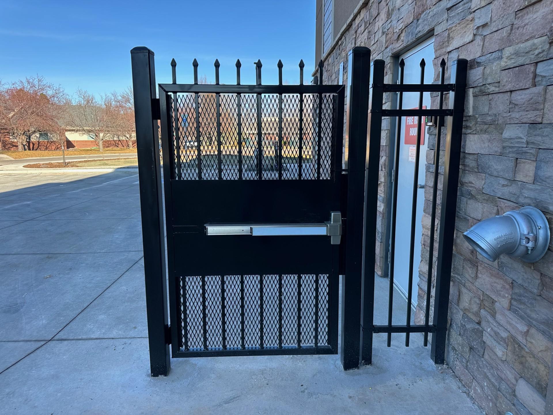 aluminum fence installed by top rail fence