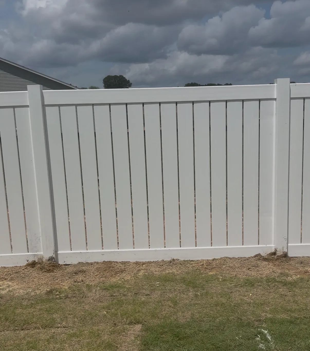 vinyl privacy fence installed by top rail fence