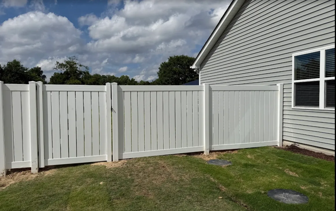 vinyl privacy fence installed by top rail fence