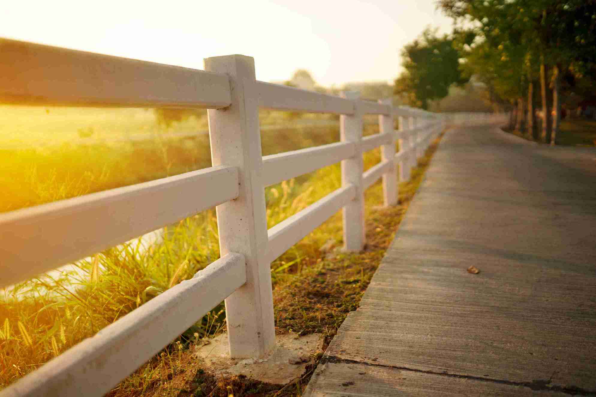 wet-setting-dry-setting-post-pounding-fence
