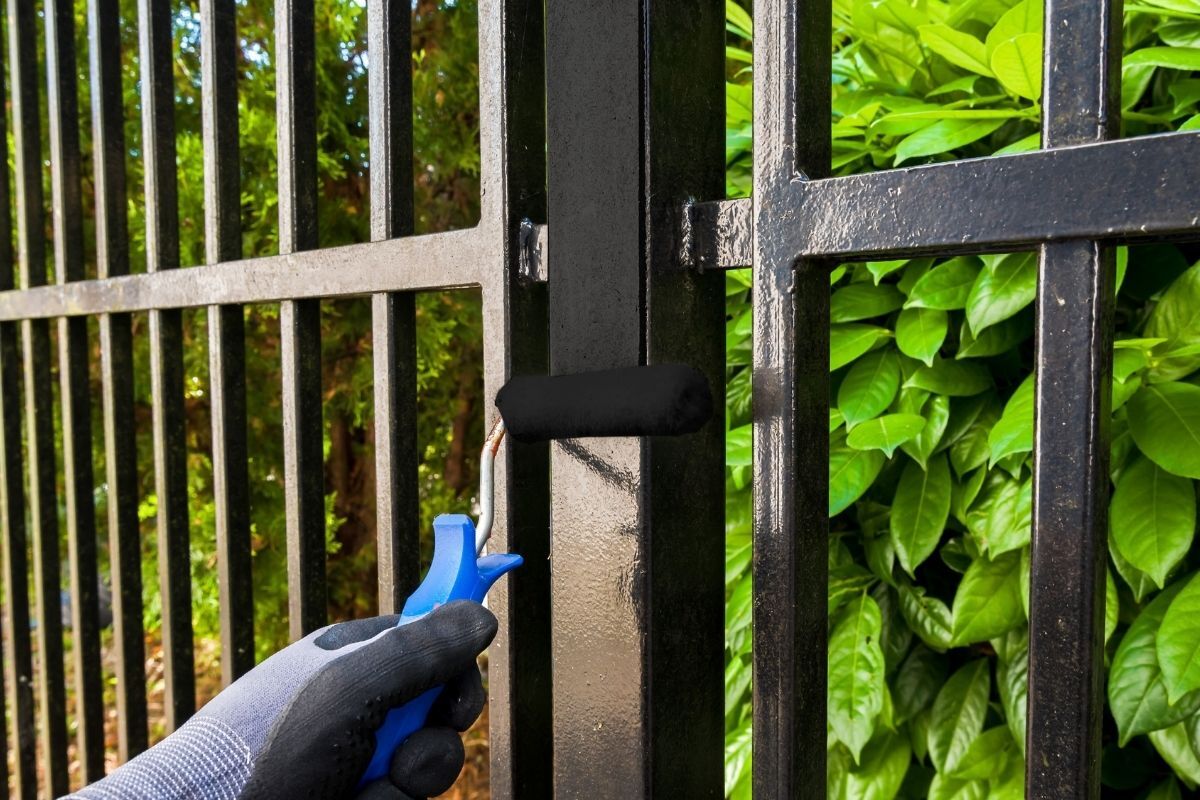 painting an aluminum ornamental fence