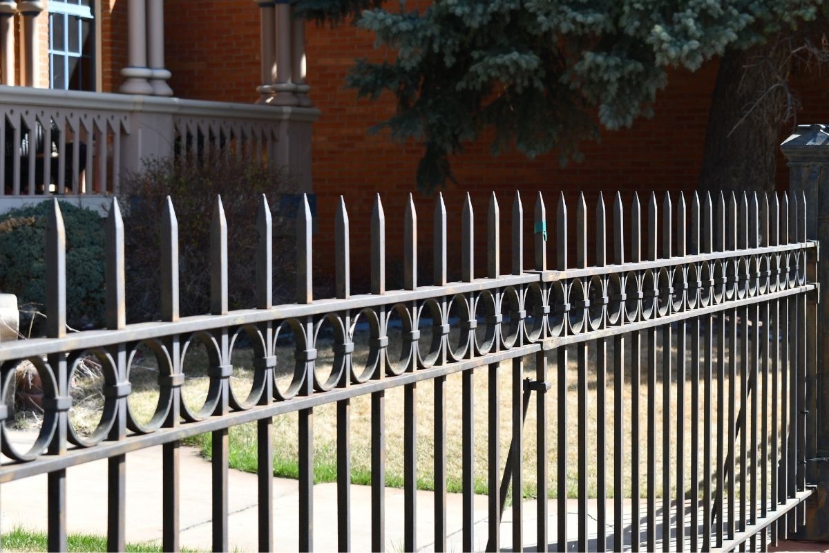 Des Moines historic iron fence