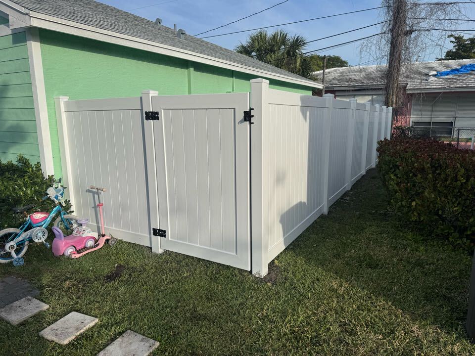 In West Palm Beach, FL, we installed a 6-foot-tall white privacy vinyl fence for a young family looking to create a safe and private backyard space. This durable, low-maintenance fence adds both security and style to their home.