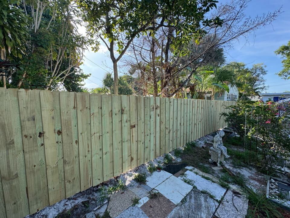 In Historic West Palm Beach, we completed over 200 feet of wood board-on-board fencing at both 6-foot and 4-foot heights, along with a custom double driveway gate and a 30-foot section of black ball quad-top aluminum. This project came with tight restrictions under the historic building code, but our team navigated the permit process from start to finish to ensure full compliance. 