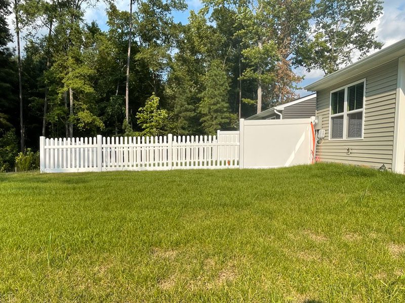 vinyl picket fence in Richmond, VA