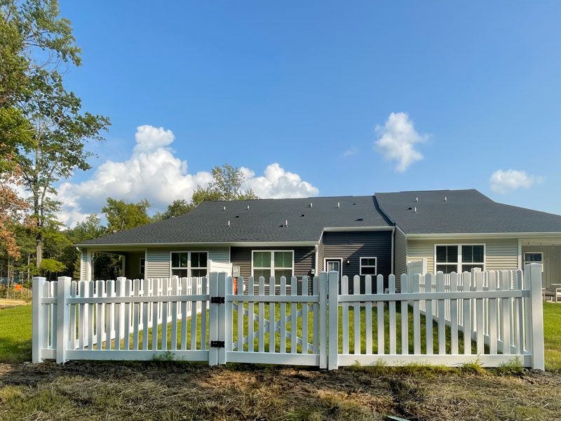 vinyl picket fence