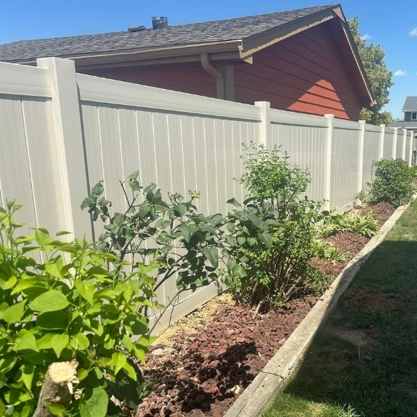Vinyl White privacy fence in des moines
