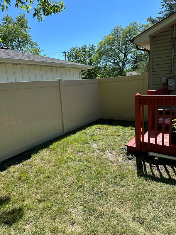 Vinyl privacy fence installation in Aurora IL