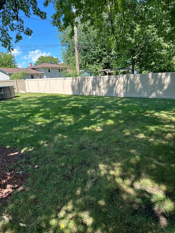 Vinyl privacy fence