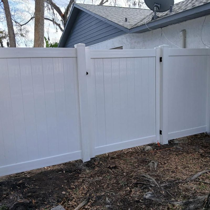 white vinyl fence