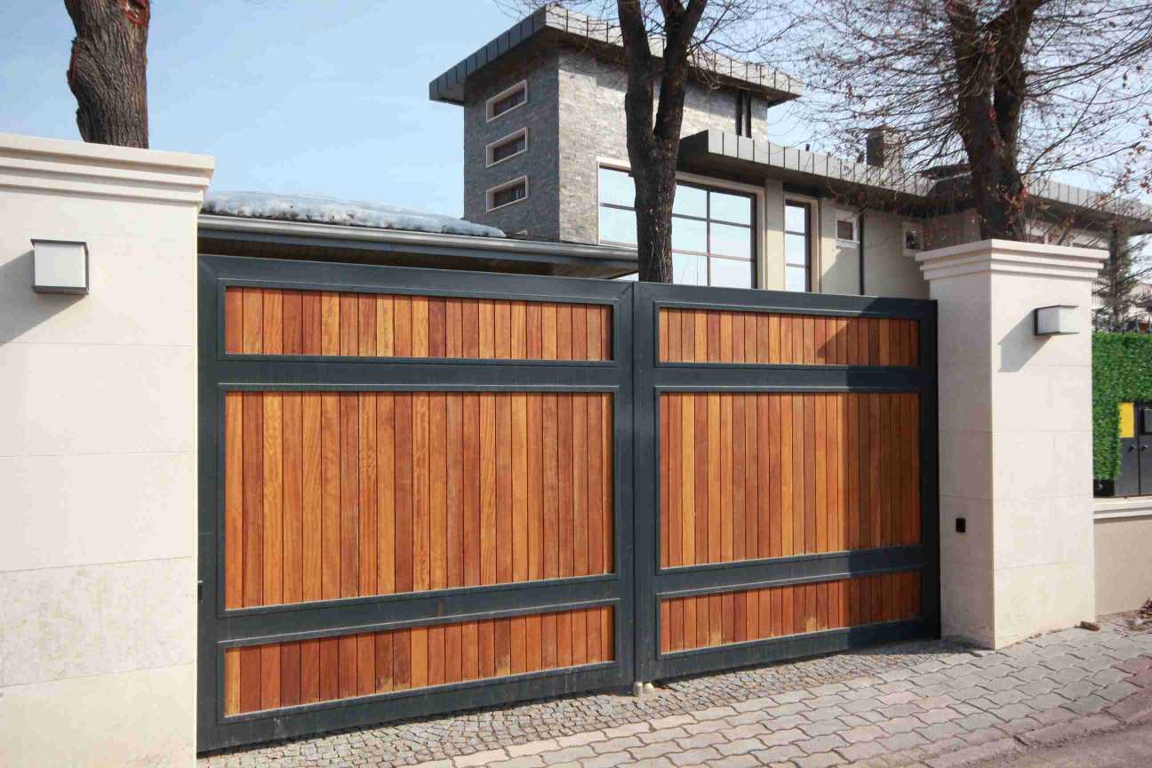 Install-automatic-gate-wood-metal-residence