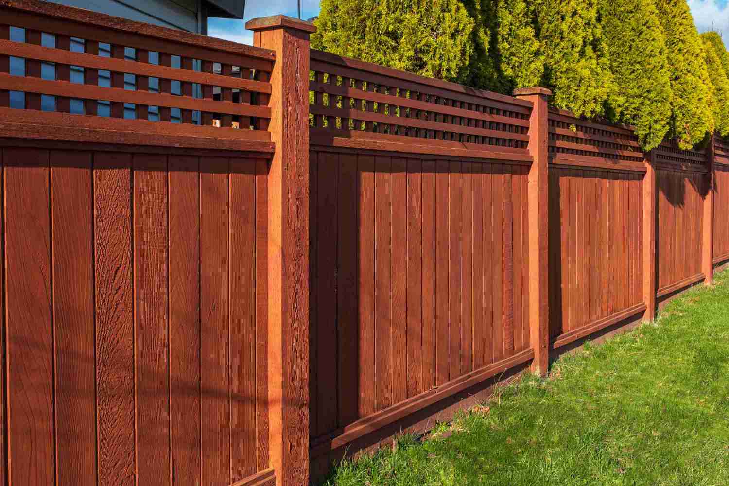 wood-fence-maintenance-stain