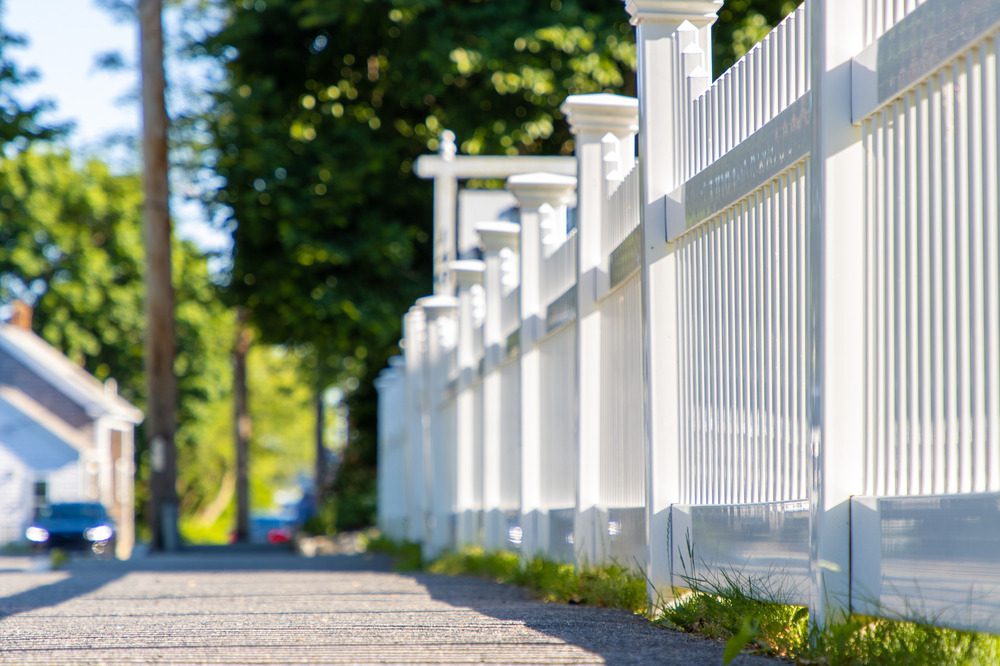 how to clean vinyl fence sidewalk 1