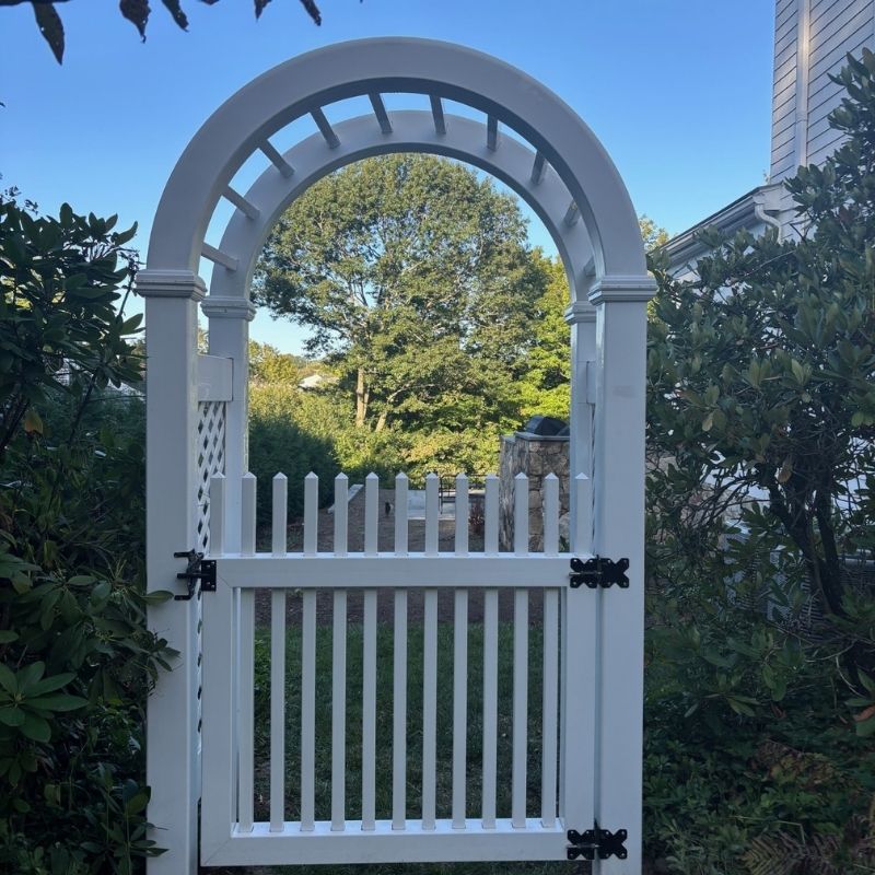 Vinyl Fence installed by Top Rail Fence