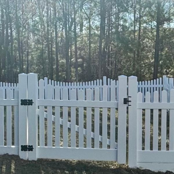 picket vinyl fence