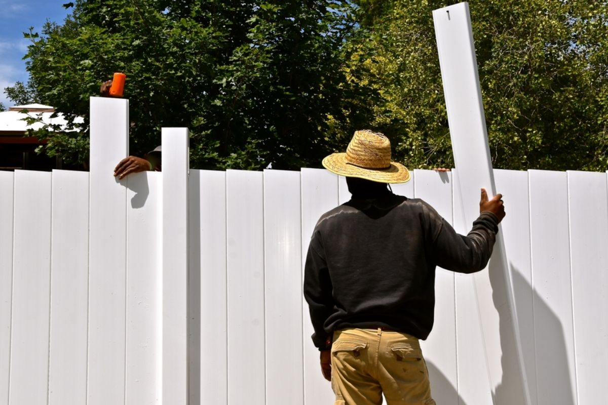 vinyl fence installation